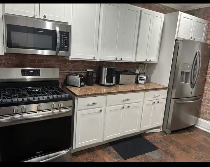 Pittsburgh House: 512 Junilla