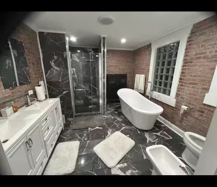 Pittsburgh House: 512 Junilla