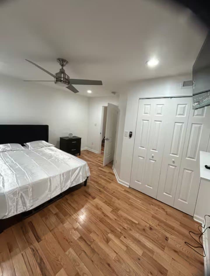 Pittsburgh House: 512 Junilla