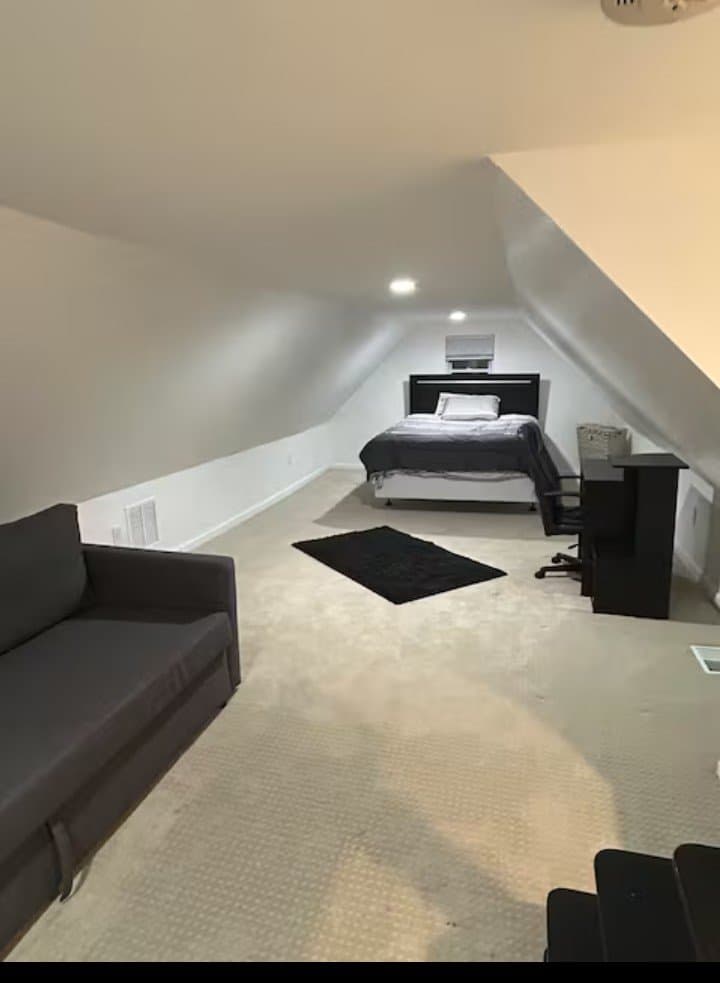 Pittsburgh House: 512 Junilla