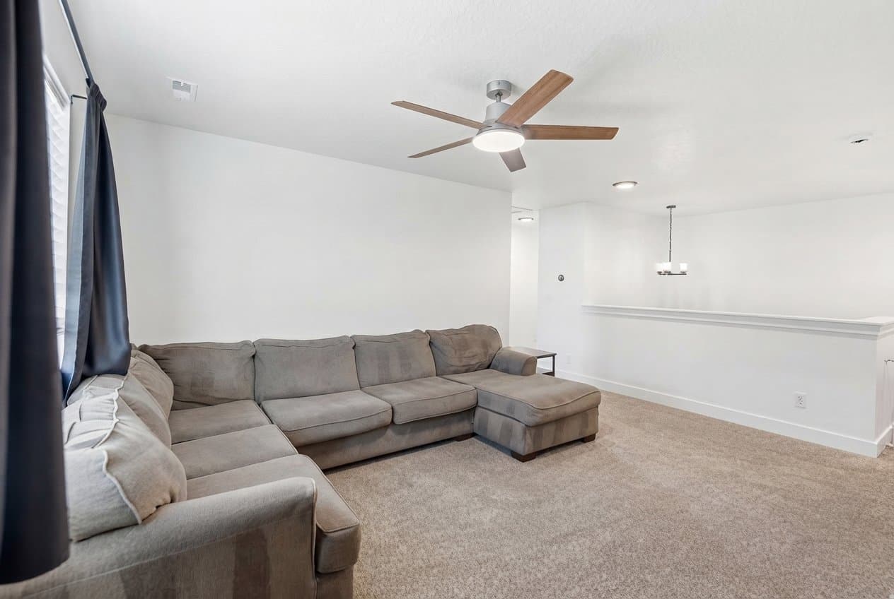 Eagle Mountain House: 4261 E Center Point St