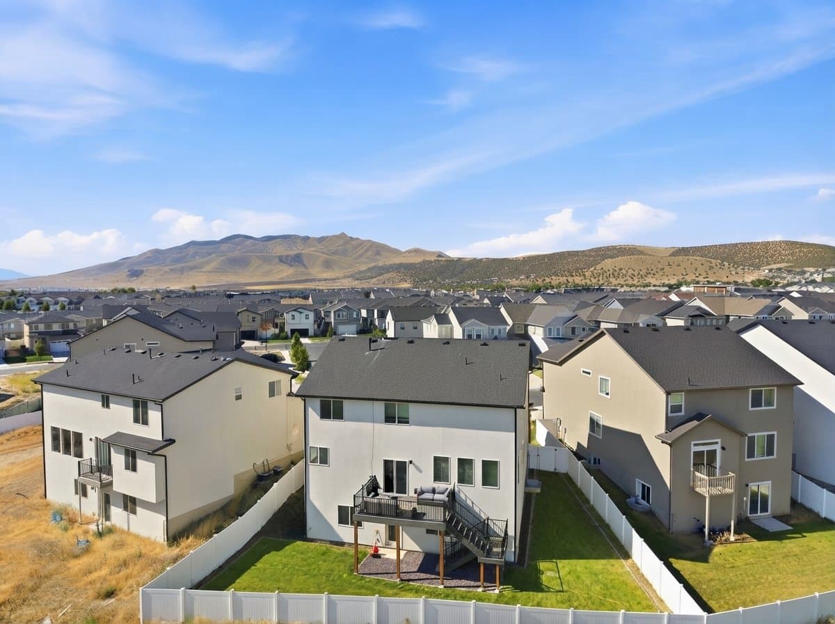 Eagle Mountain House: 4261 E Center Point St