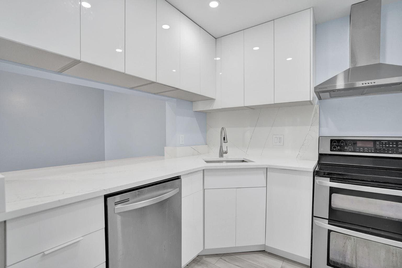 Greenacres Condo: 203 Foxtail Dr