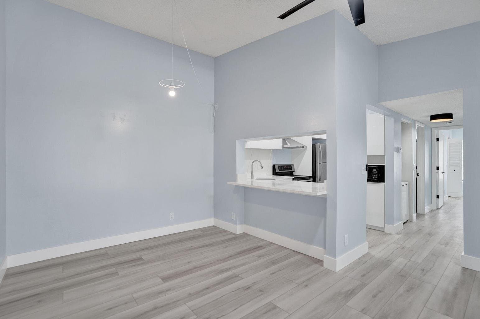 Greenacres Condo: 203 Foxtail Dr