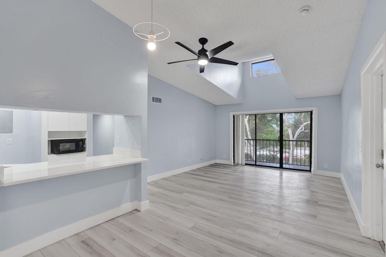 Greenacres Condo: 203 Foxtail Dr