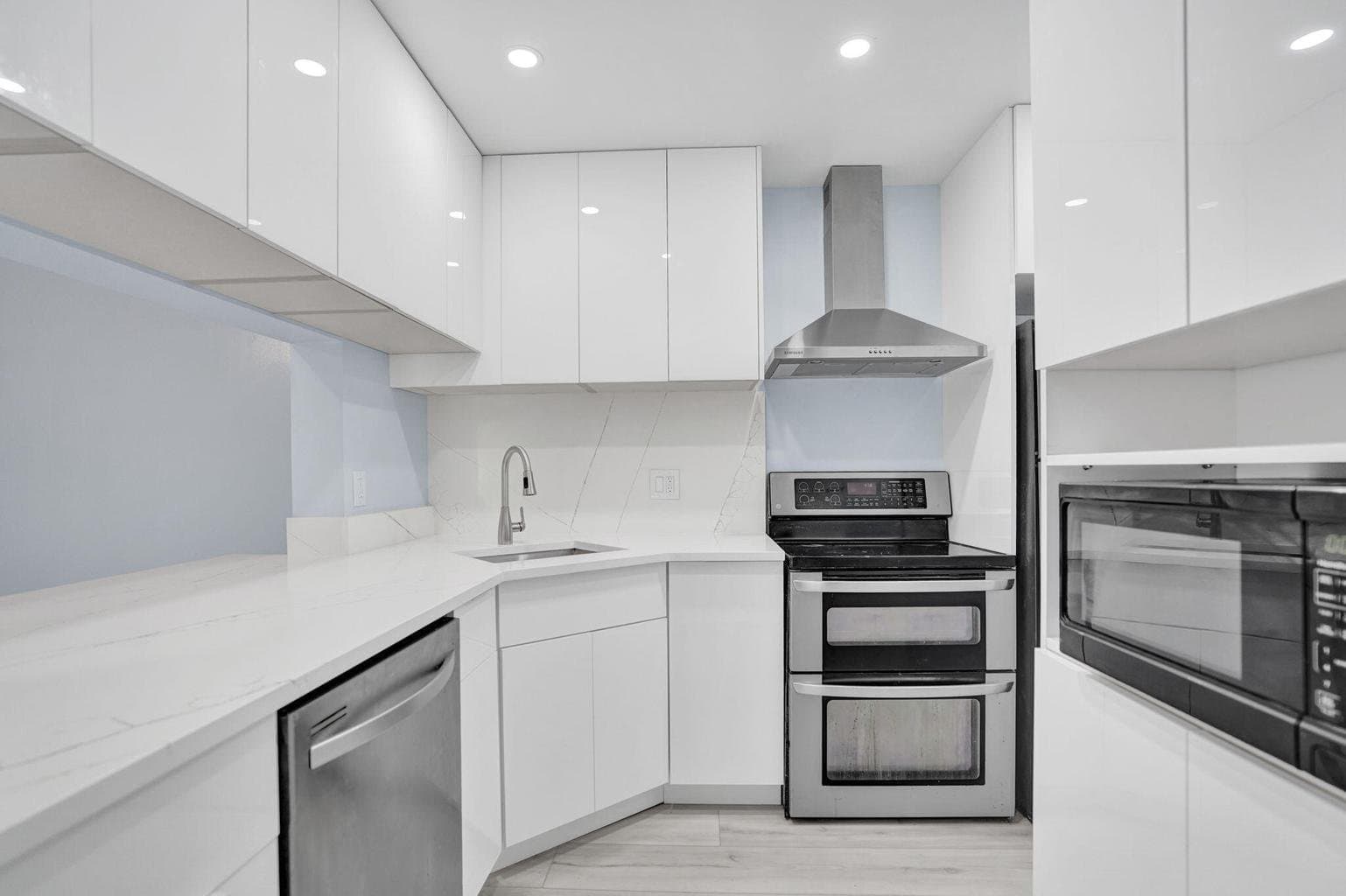Greenacres Condo: 203 Foxtail Dr