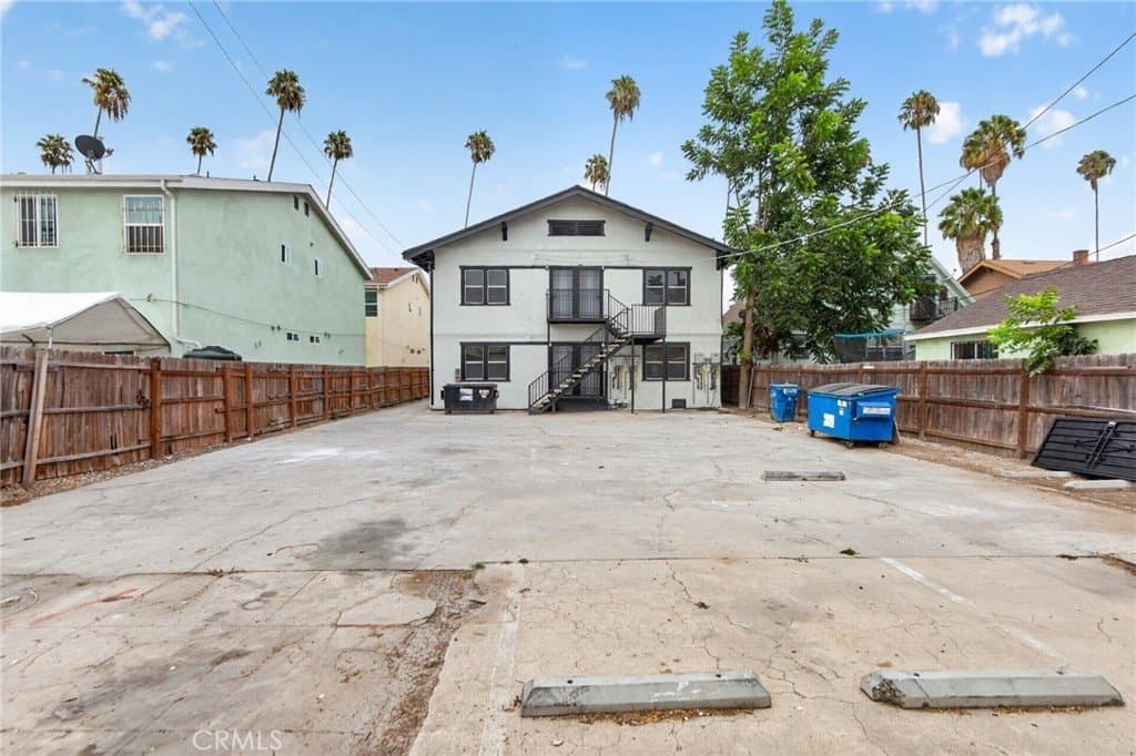 LOS ANGELES Multiplex: 611 w 46th St
