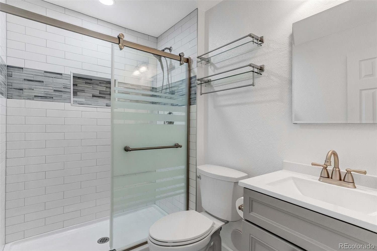 Thornton House: 5101 E 122nd Cir