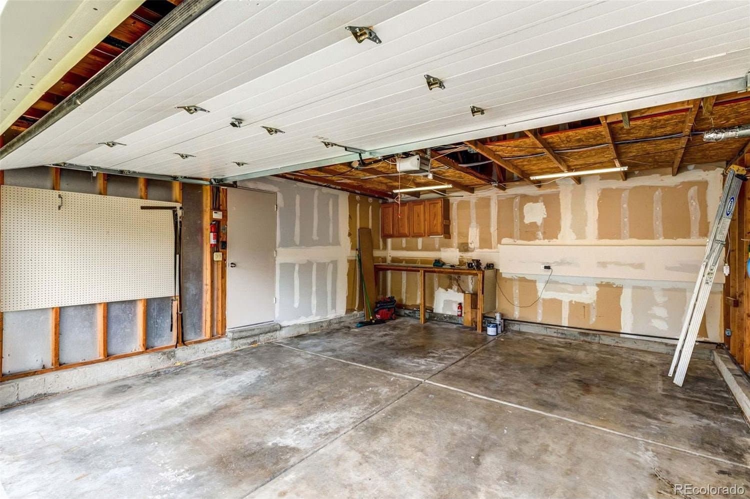 Thornton House: 5101 E 122nd Cir