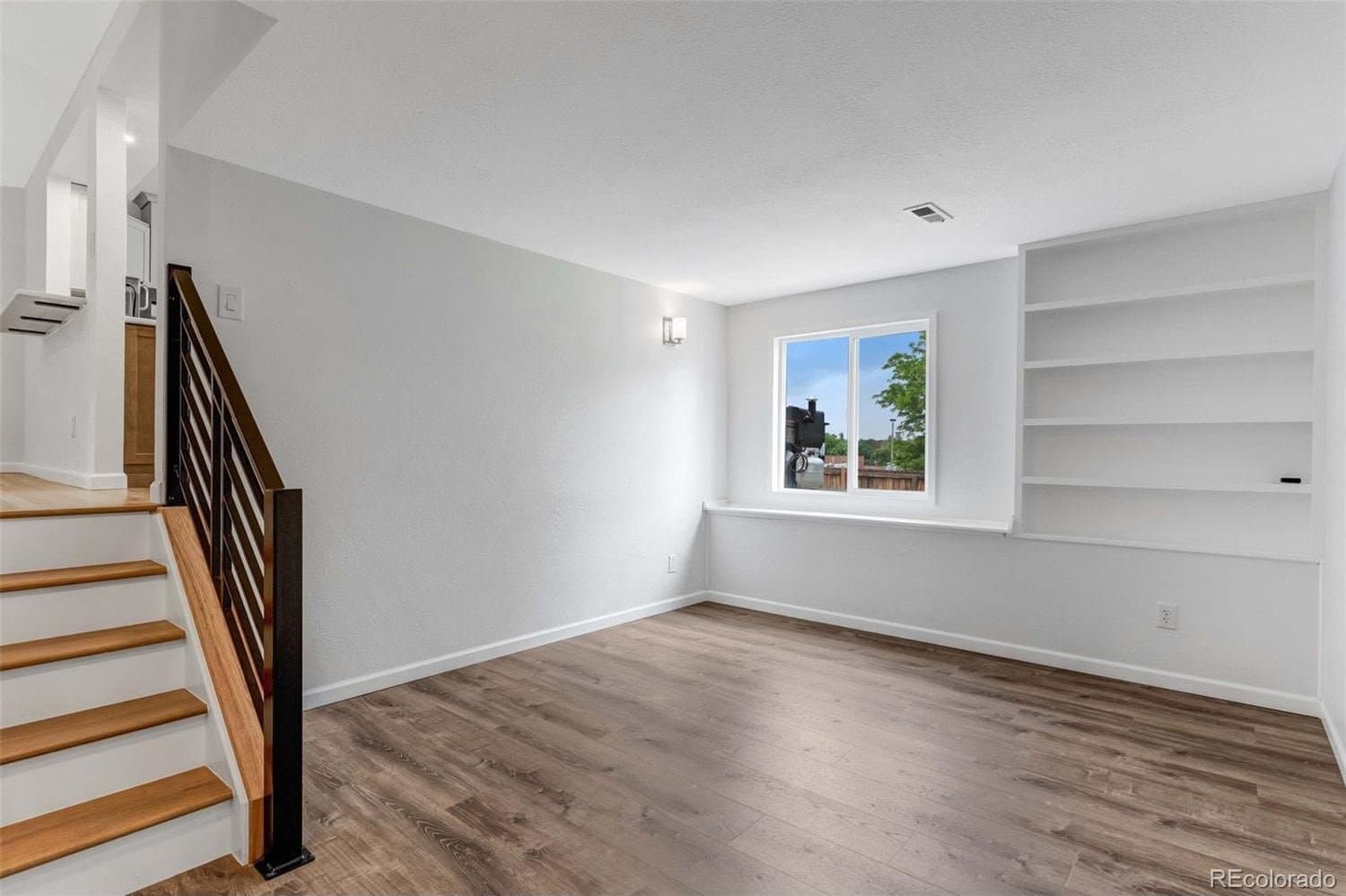 Thornton House: 5101 E 122nd Cir