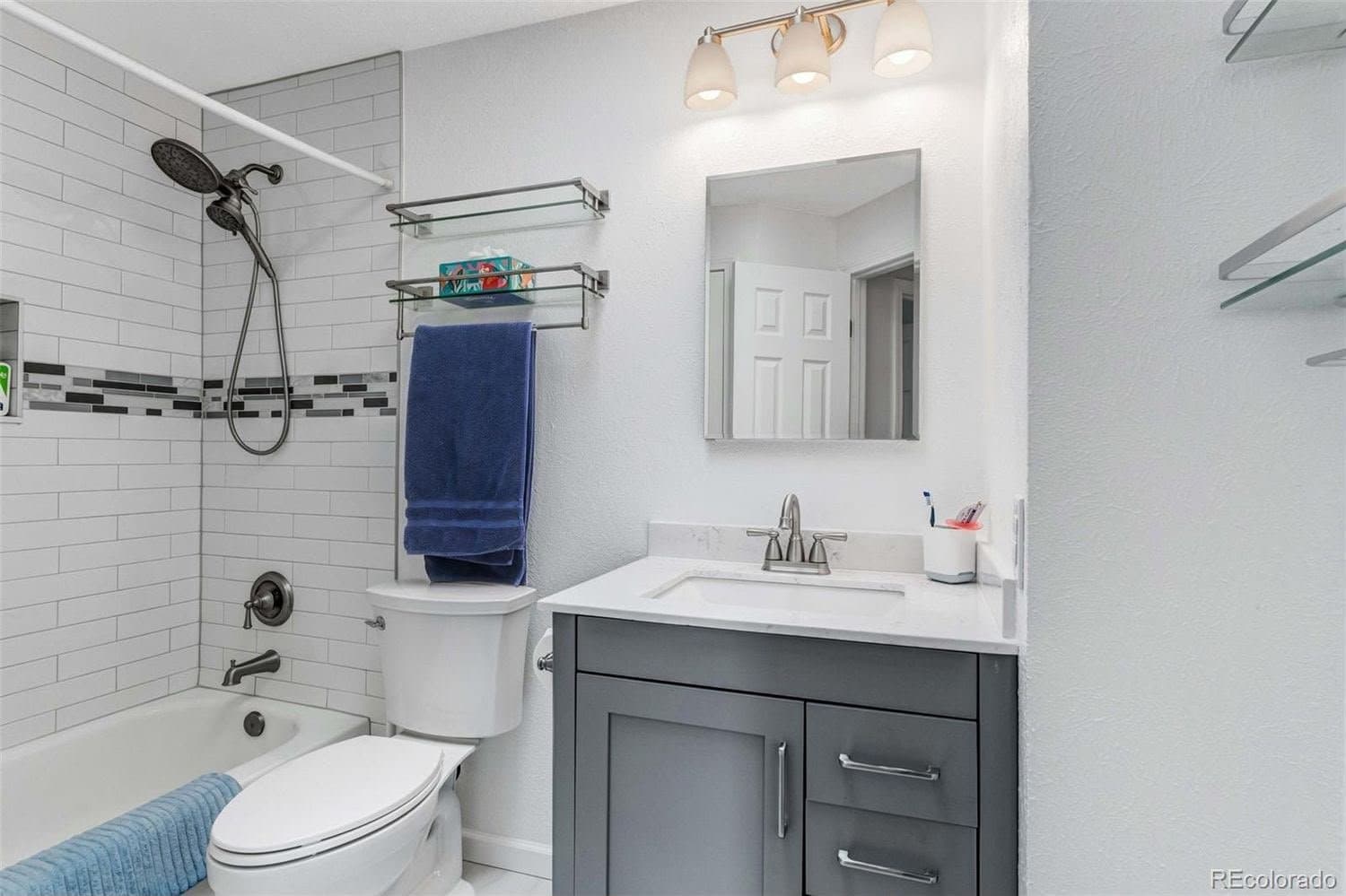 Thornton House: 5101 E 122nd Cir
