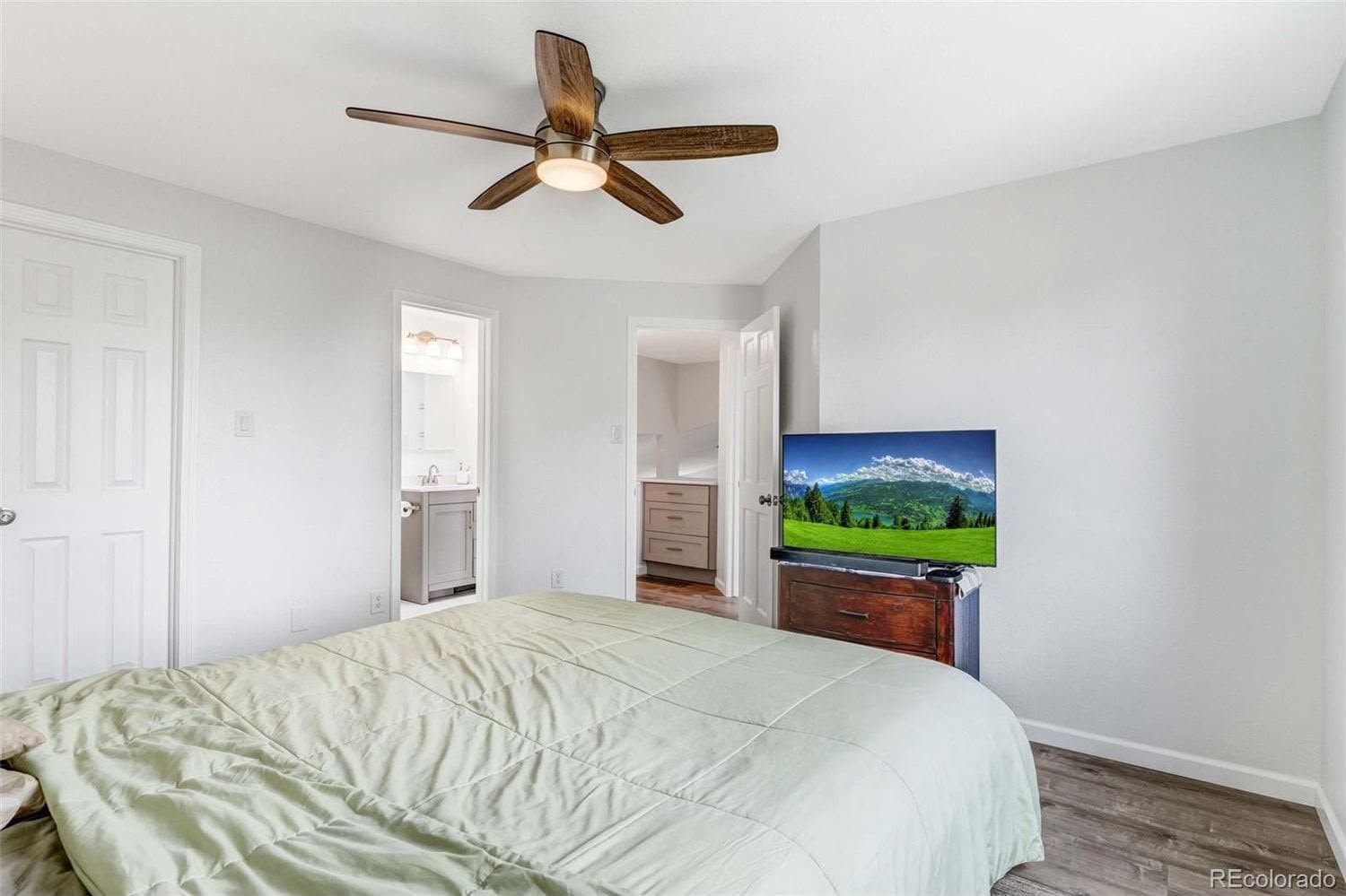 Thornton House: 5101 E 122nd Cir