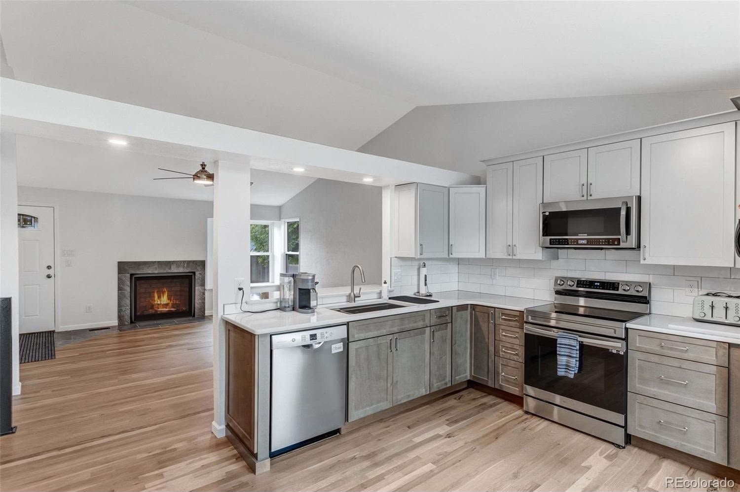 Thornton House: 5101 E 122nd Cir