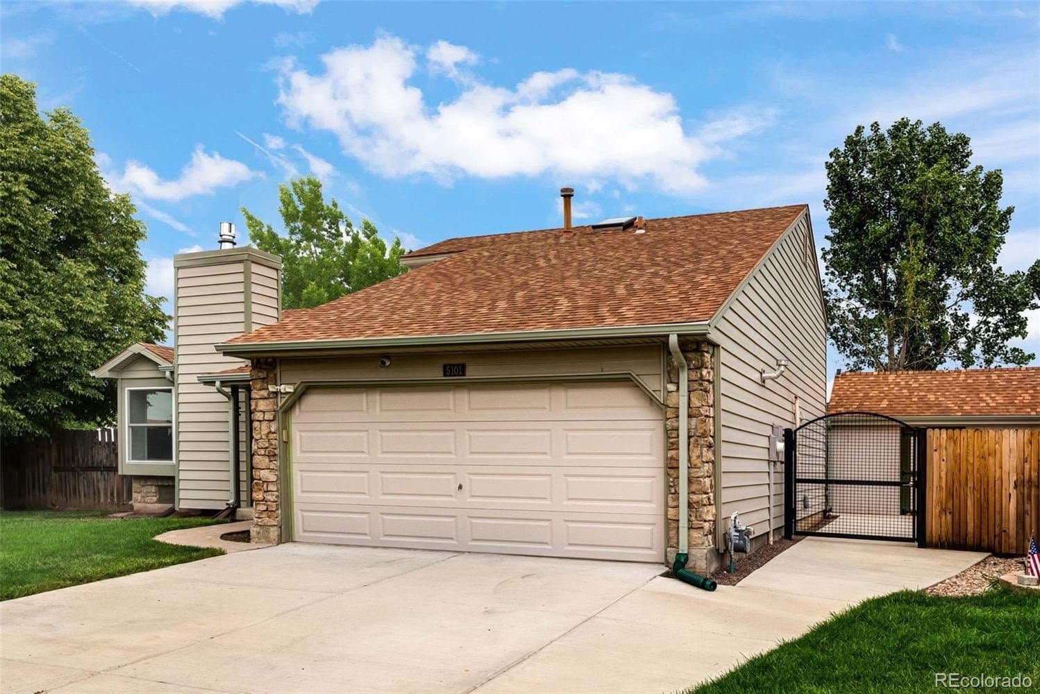 Thornton House: 5101 E 122nd Cir