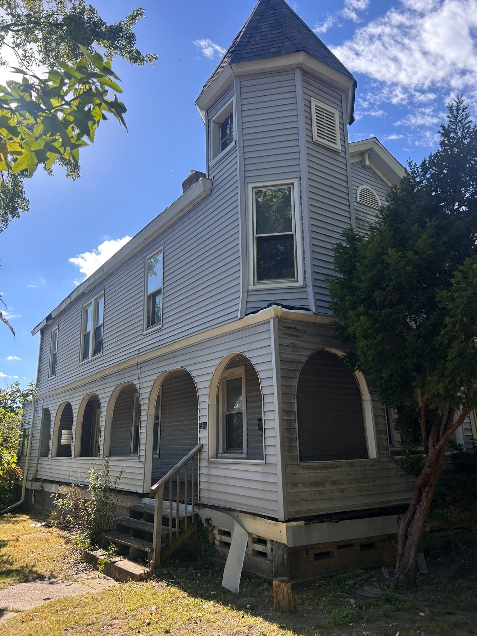 Saint Louis House: 5341 Goodfellow Blvd