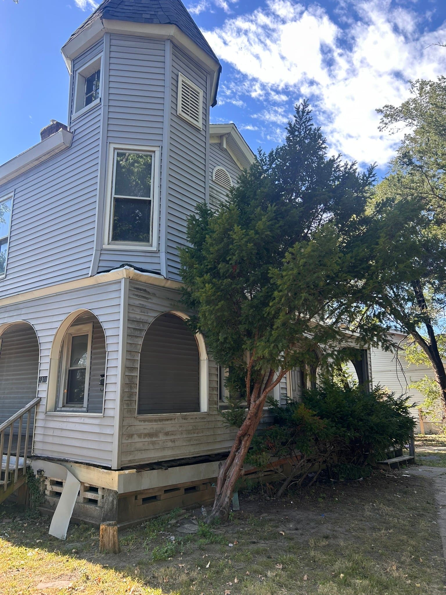 Saint Louis House: 5341 Goodfellow Blvd