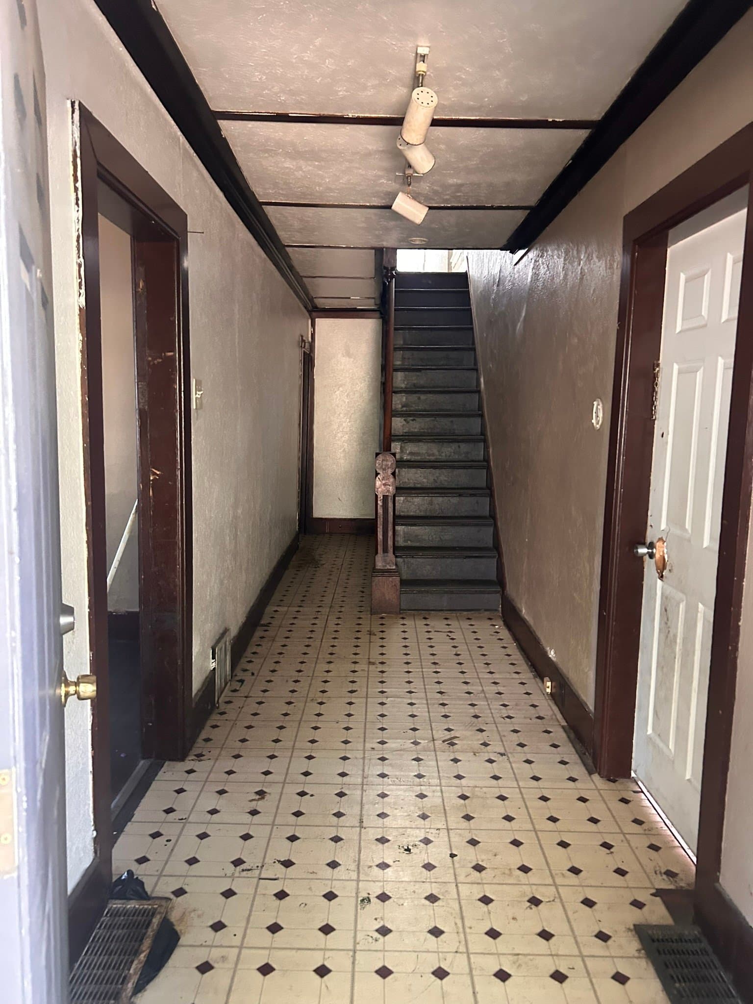 Saint Louis House: 5341 Goodfellow Blvd