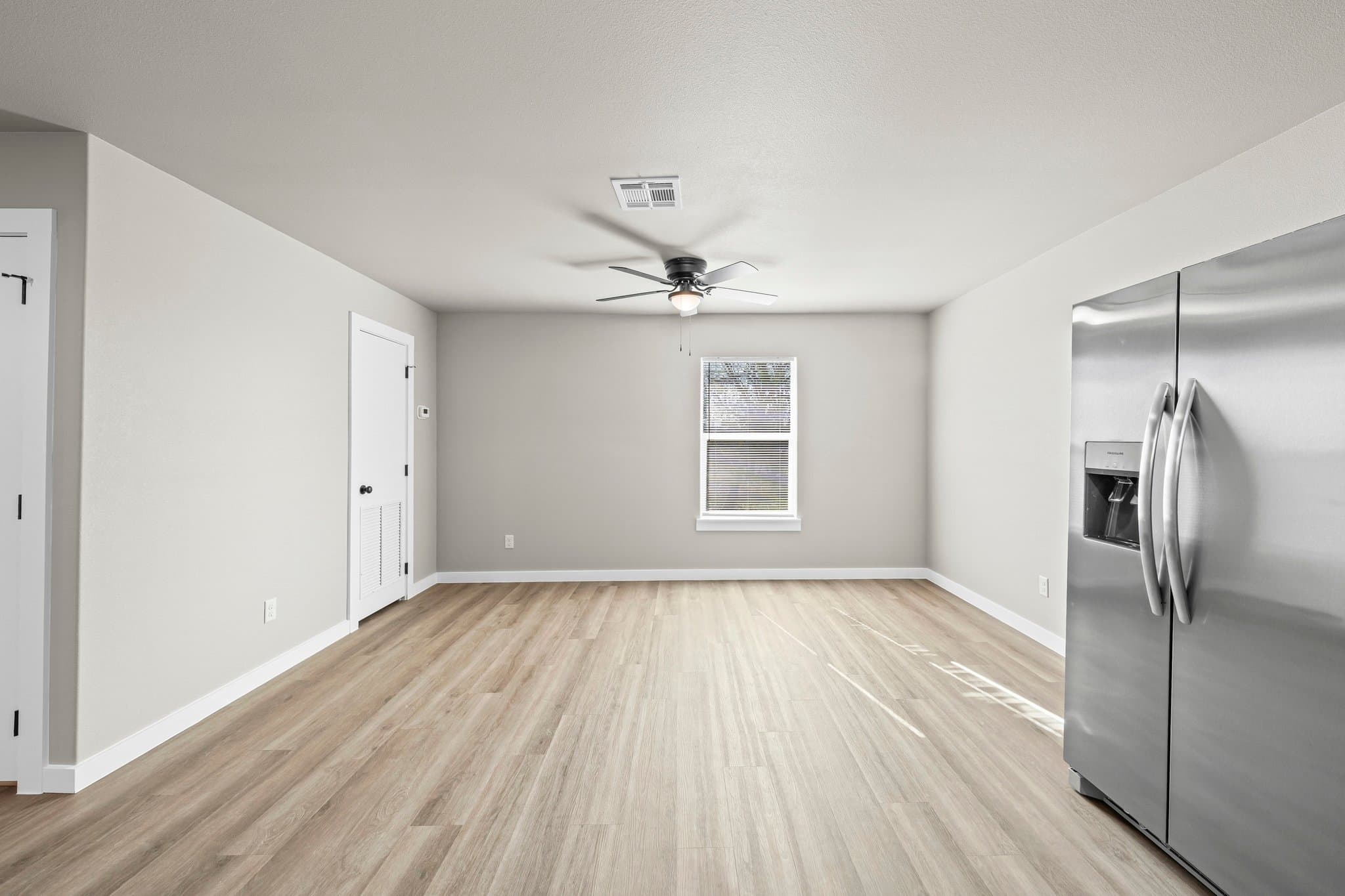 Cameron House: 401 N Bowie Ave