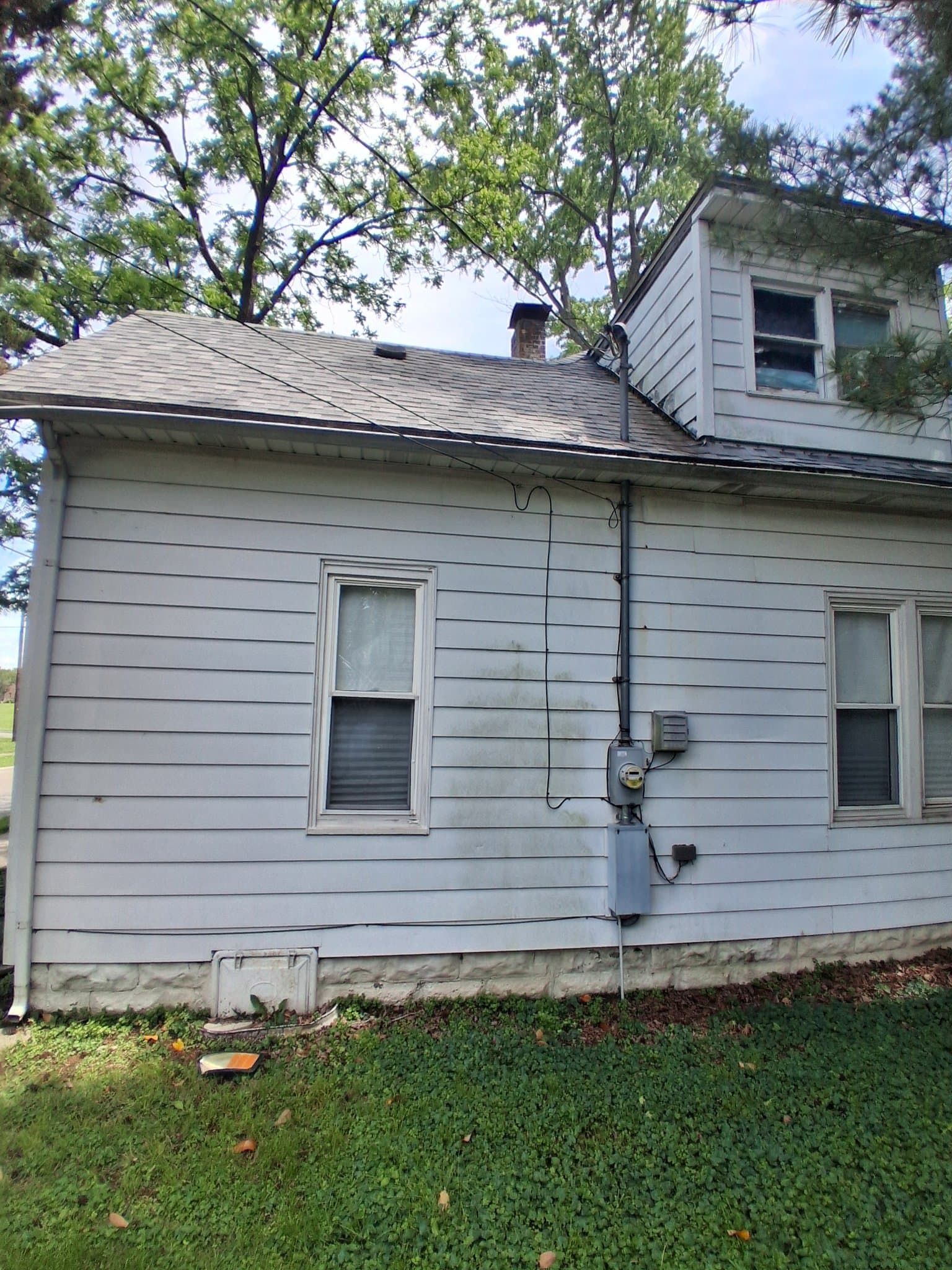 Carbondale House: 303 W Sycamore St