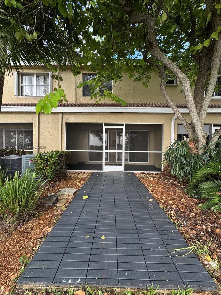 PEMBROKE PINES Townhome: 321 SW 120th Ave # 321