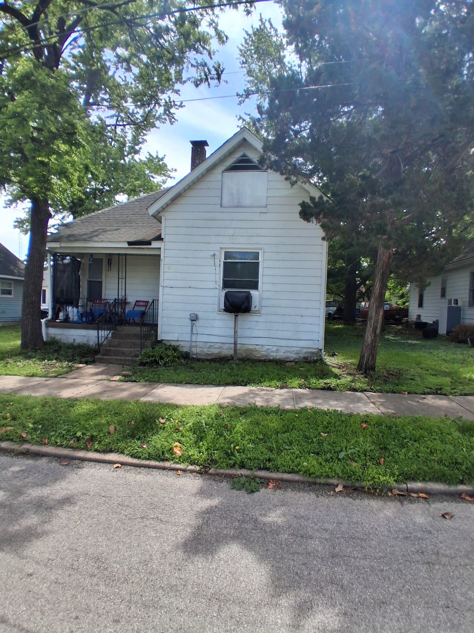 Carbondale House: 303 W Sycamore St