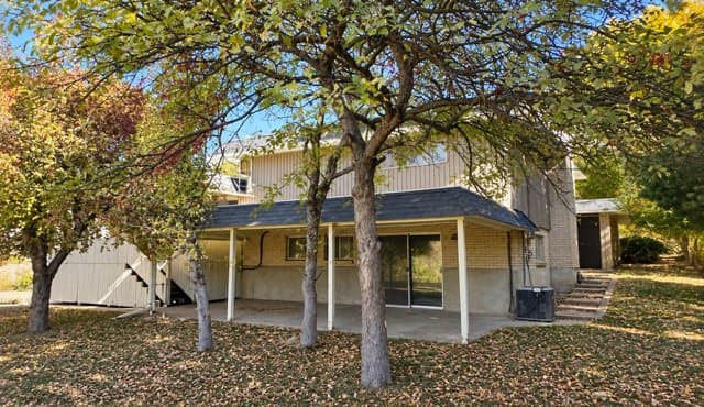 Alpine House: 1000 E Oak Hill Dr