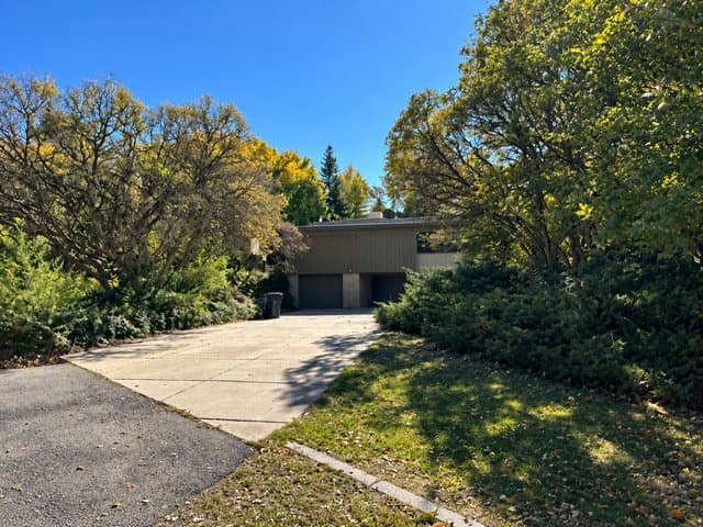 Alpine House: 1000 E Oak Hill Dr