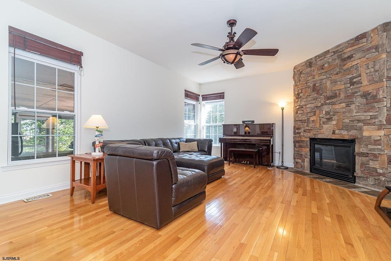 Egg Harbor Township House: 30 Daisy Dr