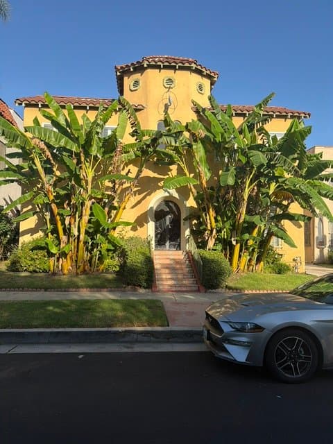 Los Angeles Apartment: 454 N Ogden Dr