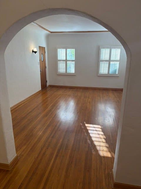 Los Angeles Apartment: 454 N Ogden Dr