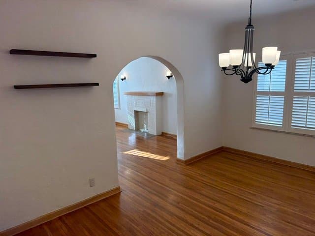 Los Angeles Apartment: 454 N Ogden Dr