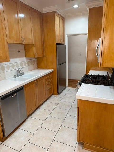 Los Angeles Apartment: 454 N Ogden Dr
