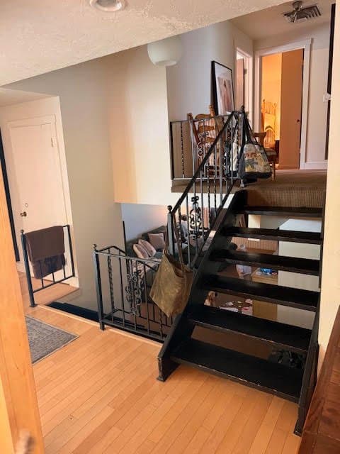 Alpine House: 1000 E Oak Hill Dr