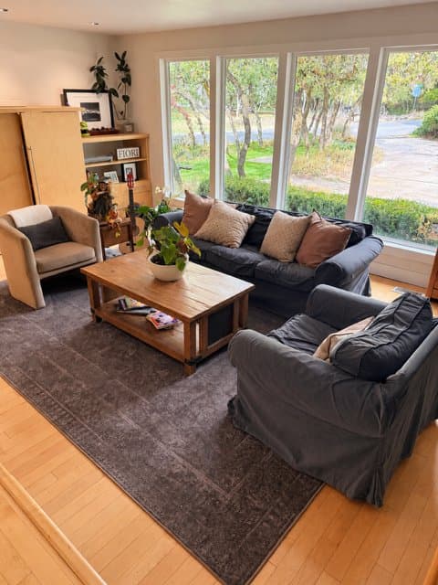 Alpine House: 1000 E Oak Hill Dr