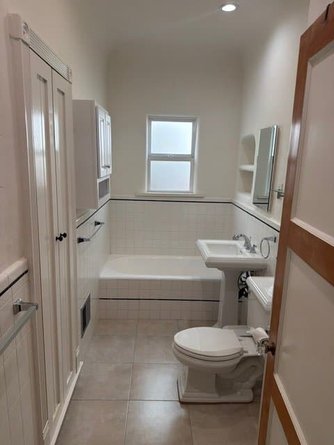 Los Angeles Apartment: 454 N Ogden Dr