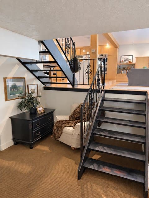 Alpine House: 1000 E Oak Hill Dr
