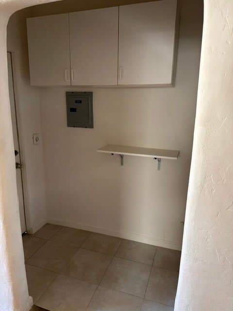 Los Angeles Apartment: 454 N Ogden Dr