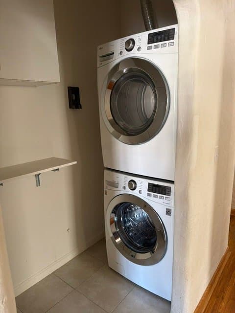 Los Angeles Apartment: 454 N Ogden Dr