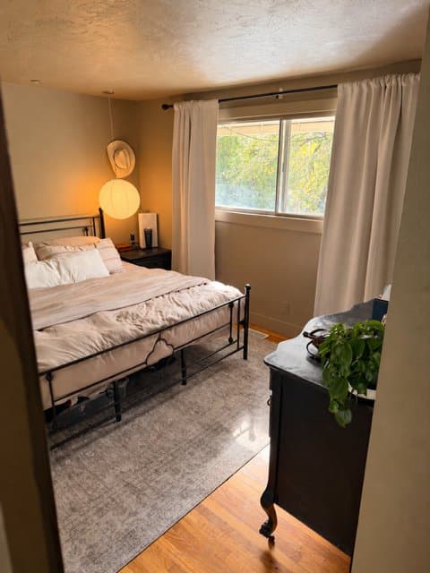 Alpine House: 1000 E Oak Hill Dr