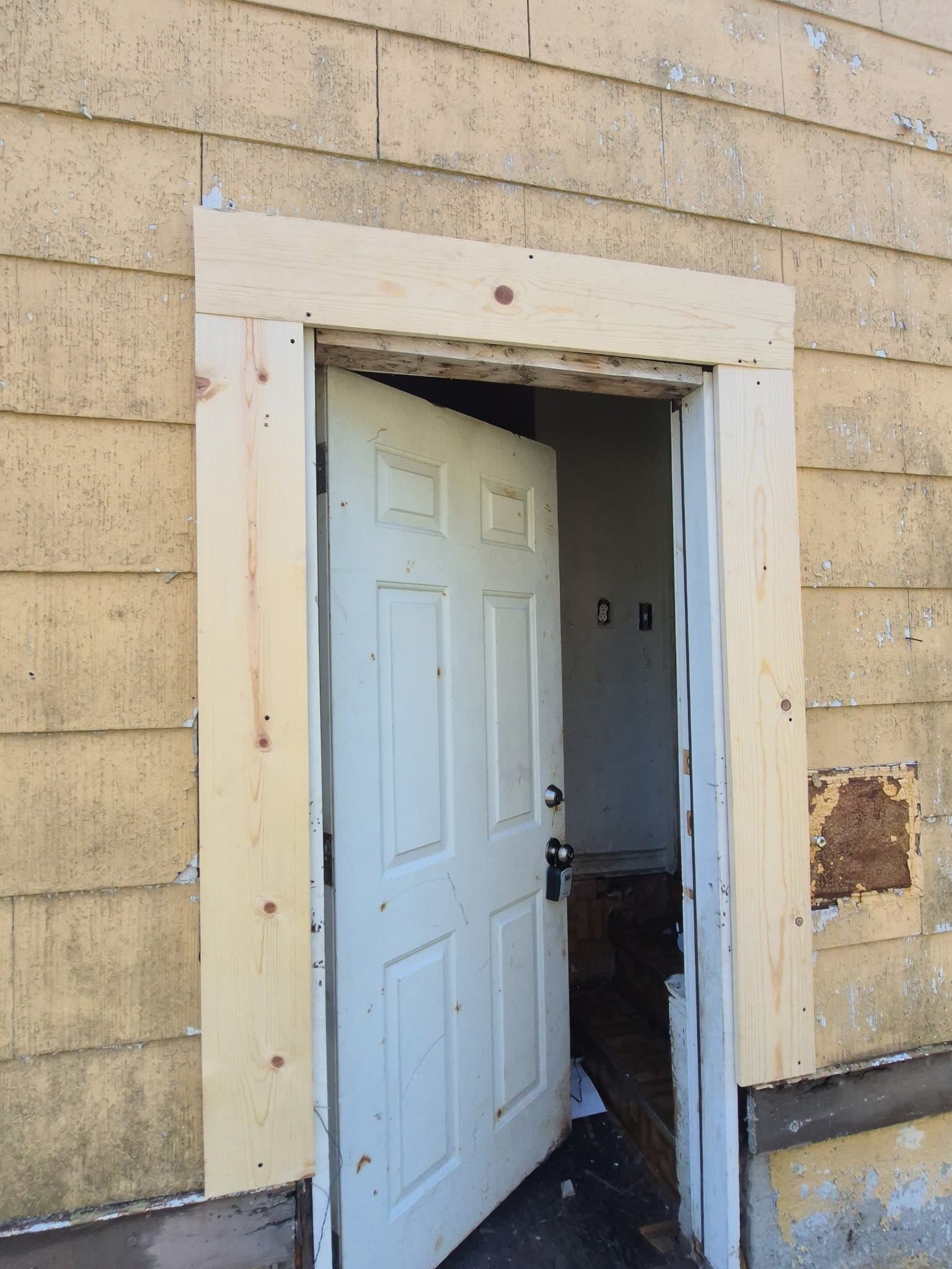 Detroit House: 18465 Caldwell St