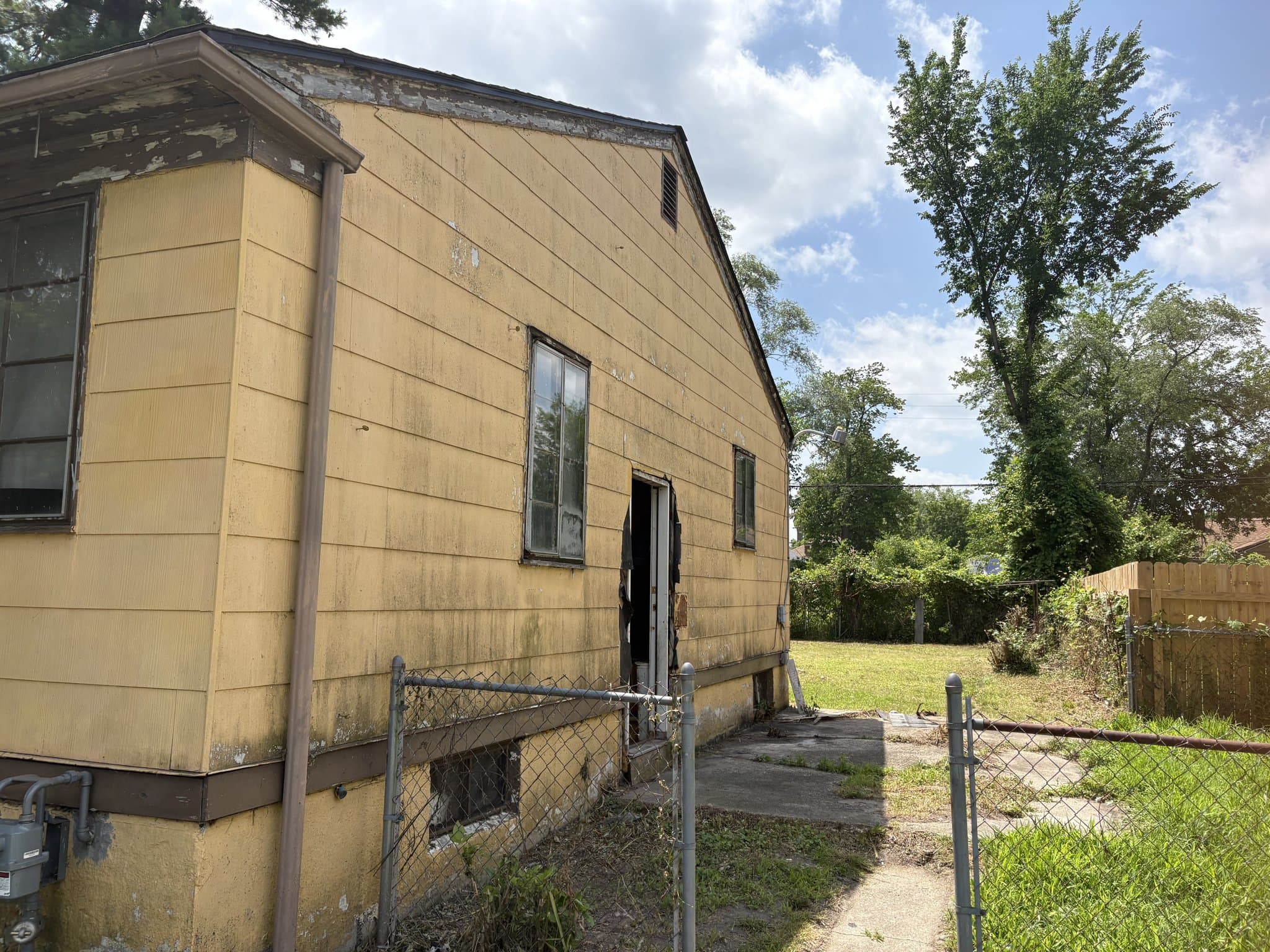 Detroit House: 18465 Caldwell St