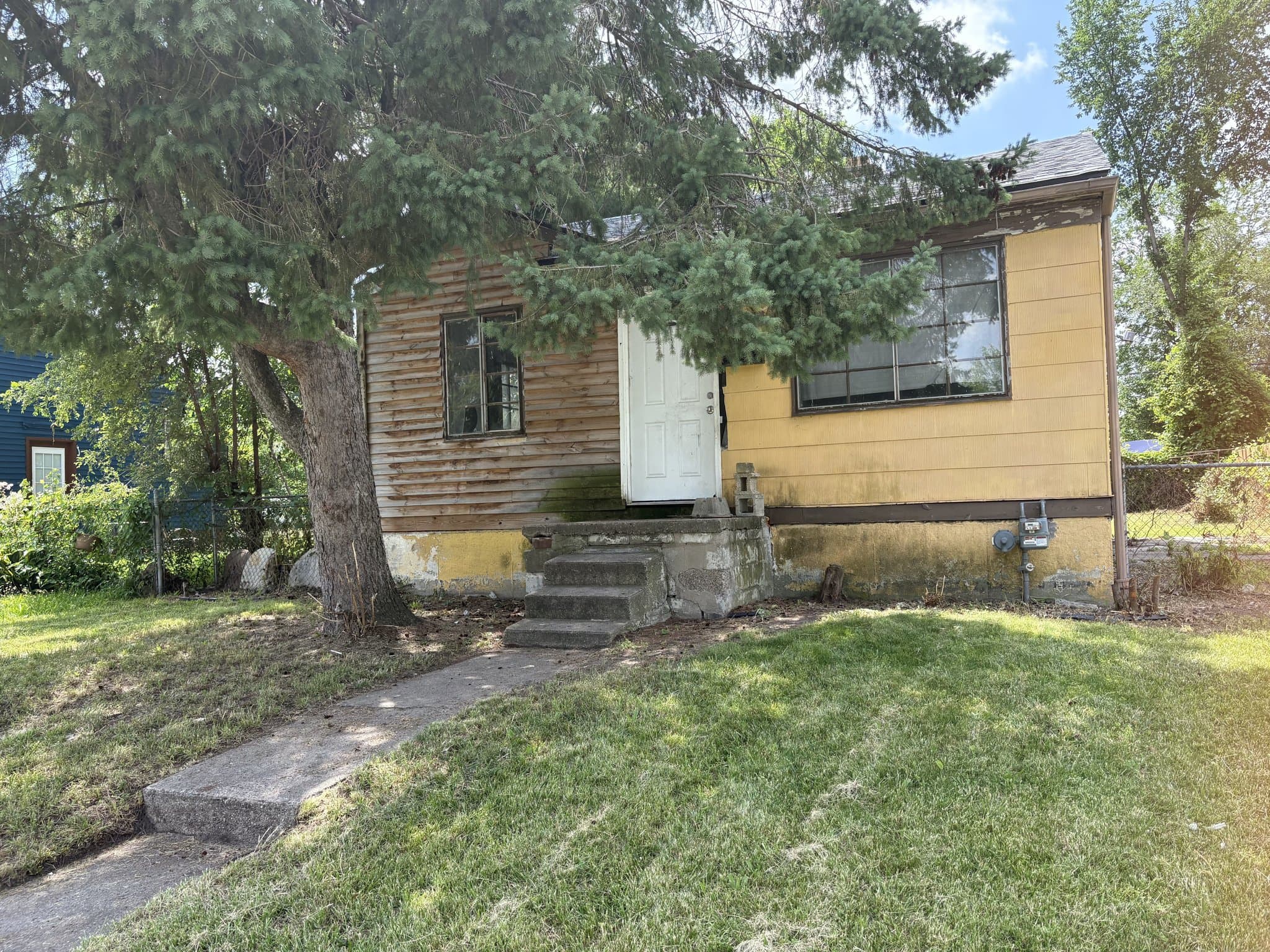 Detroit House: 18465 Caldwell St