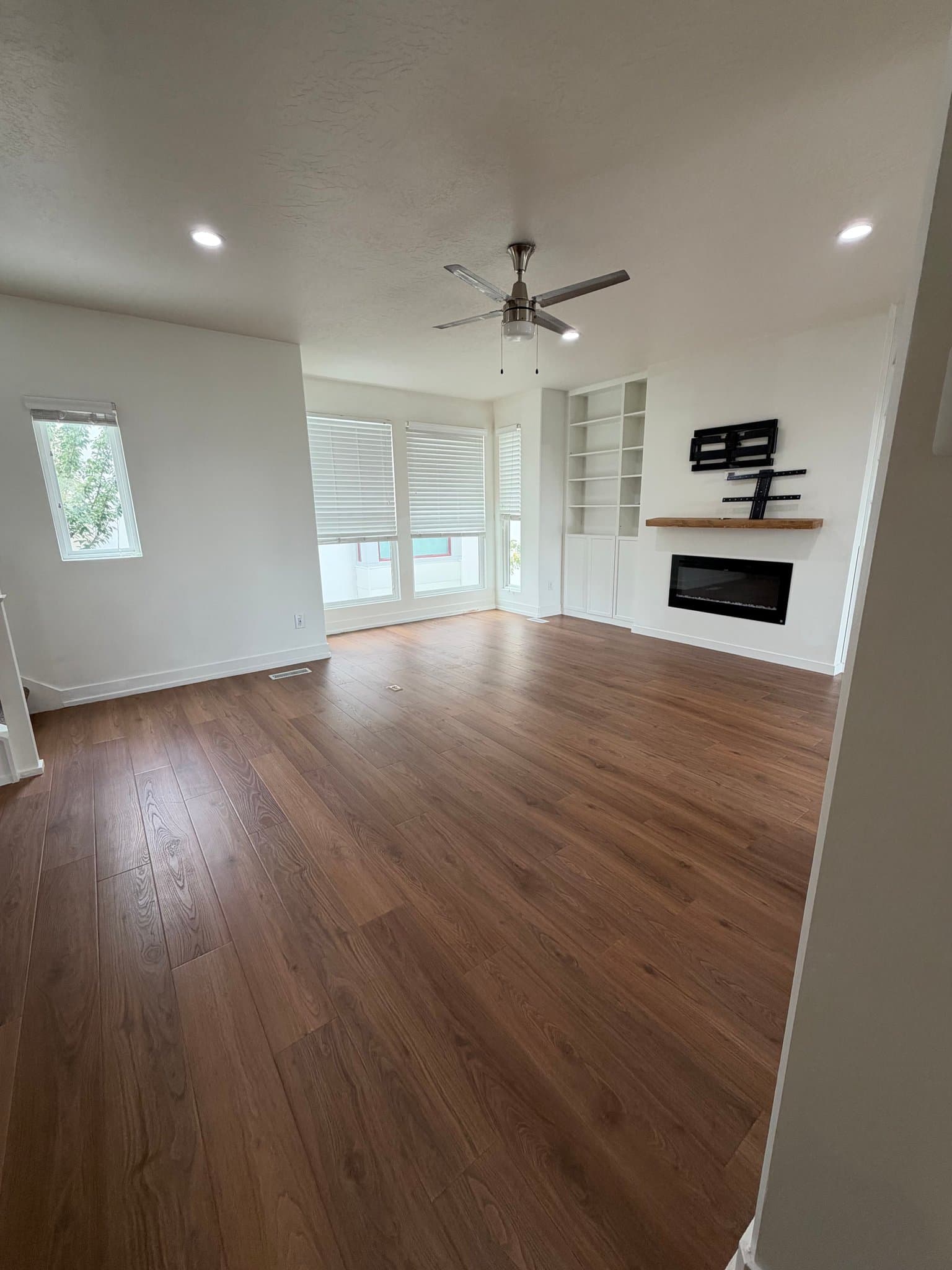South Jordan Townhome: 4931 W Daybreak Pkwy