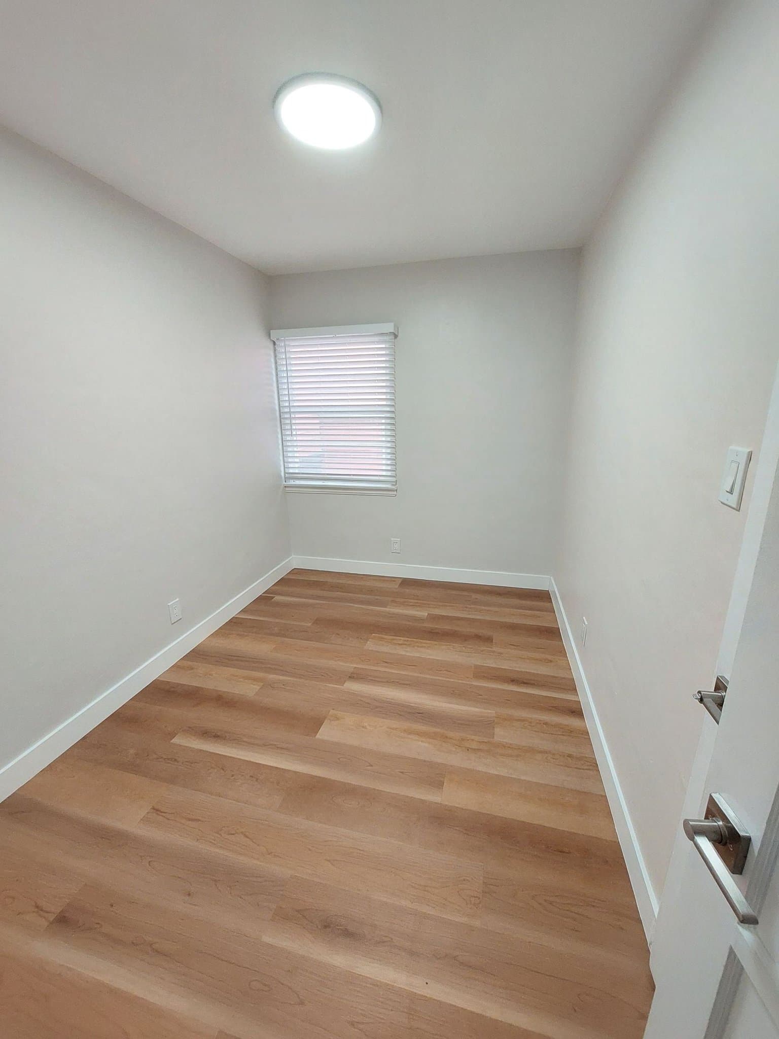 Venice Apartment: 41 Thornton Ave