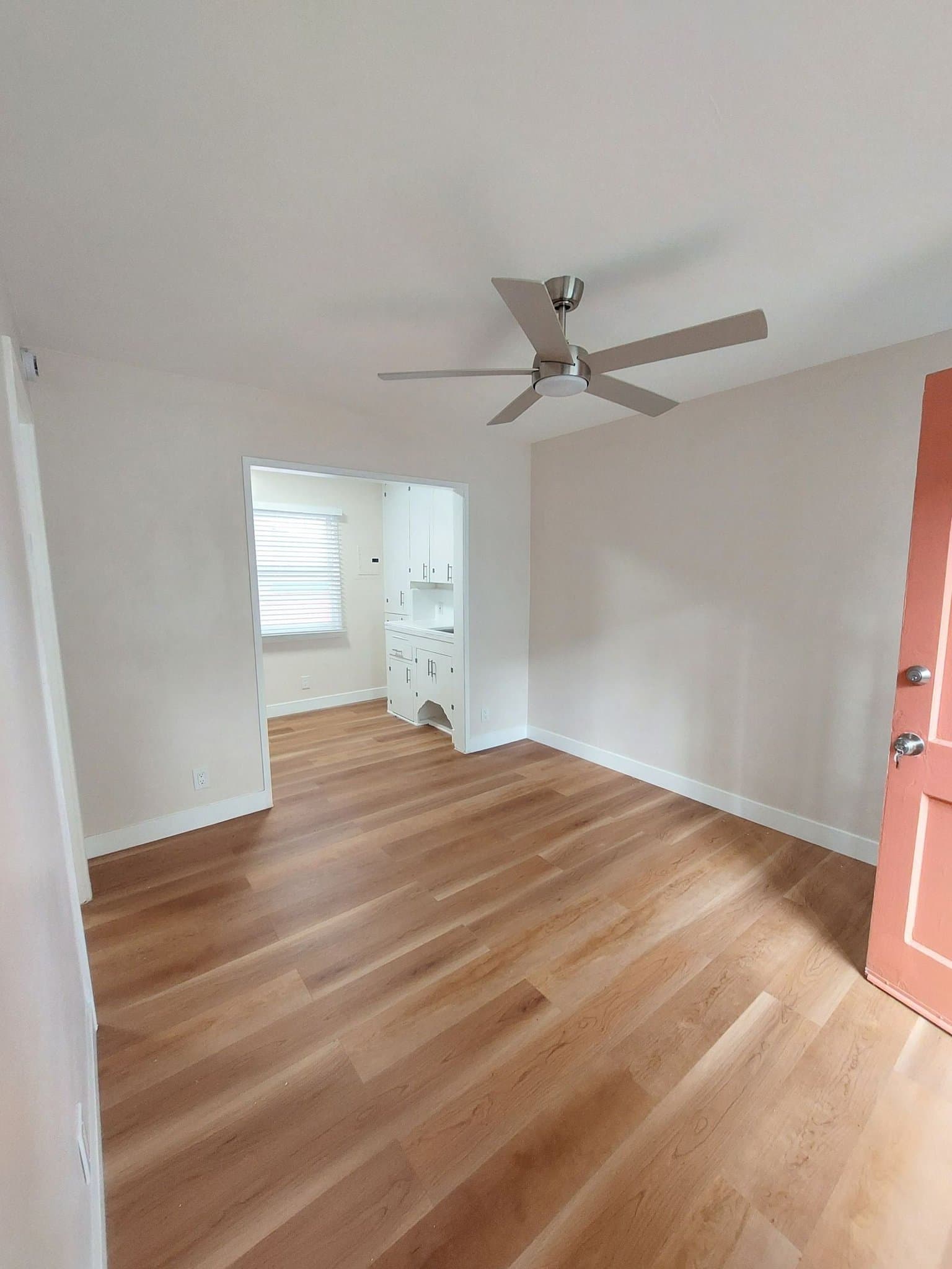 Venice Apartment: 41 Thornton Ave