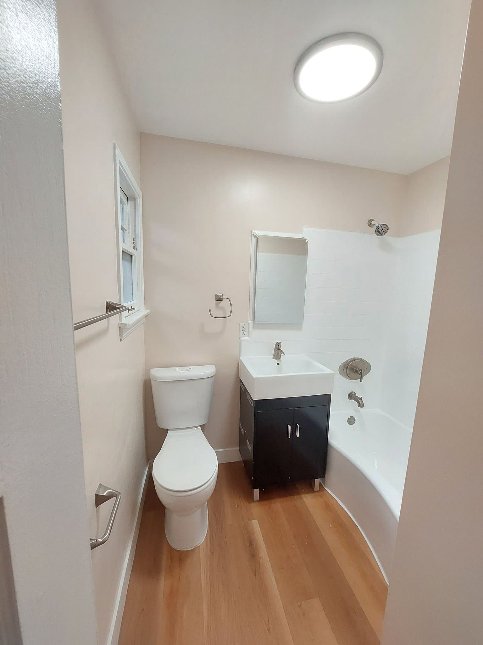 Venice Apartment: 41 Thornton Ave