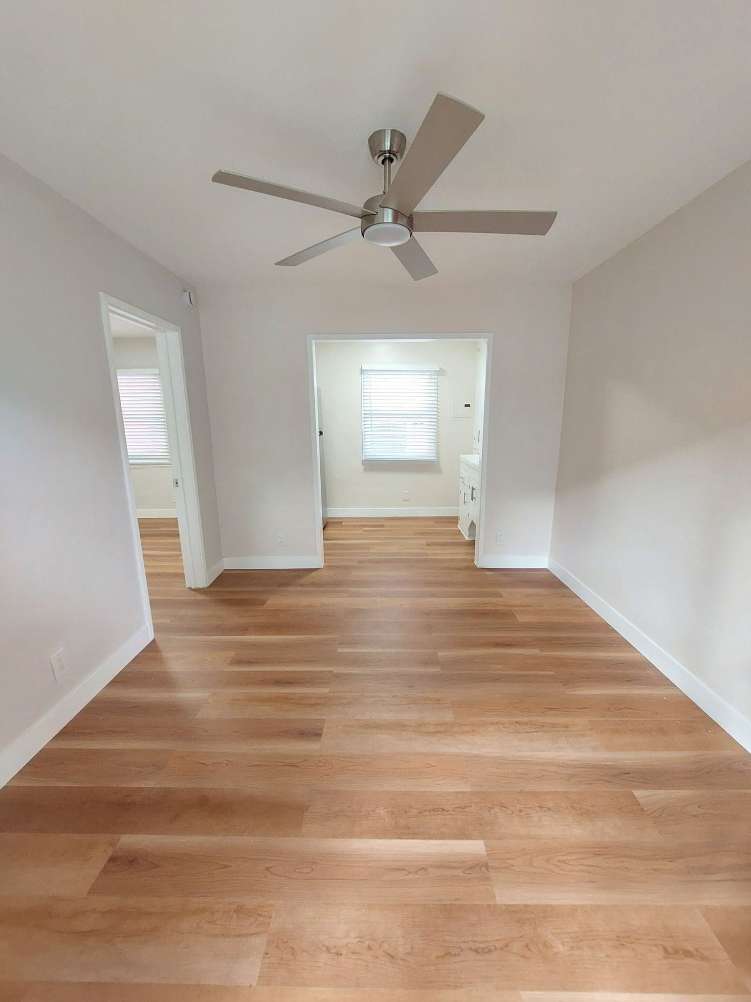 Venice Apartment: 41 Thornton Ave
