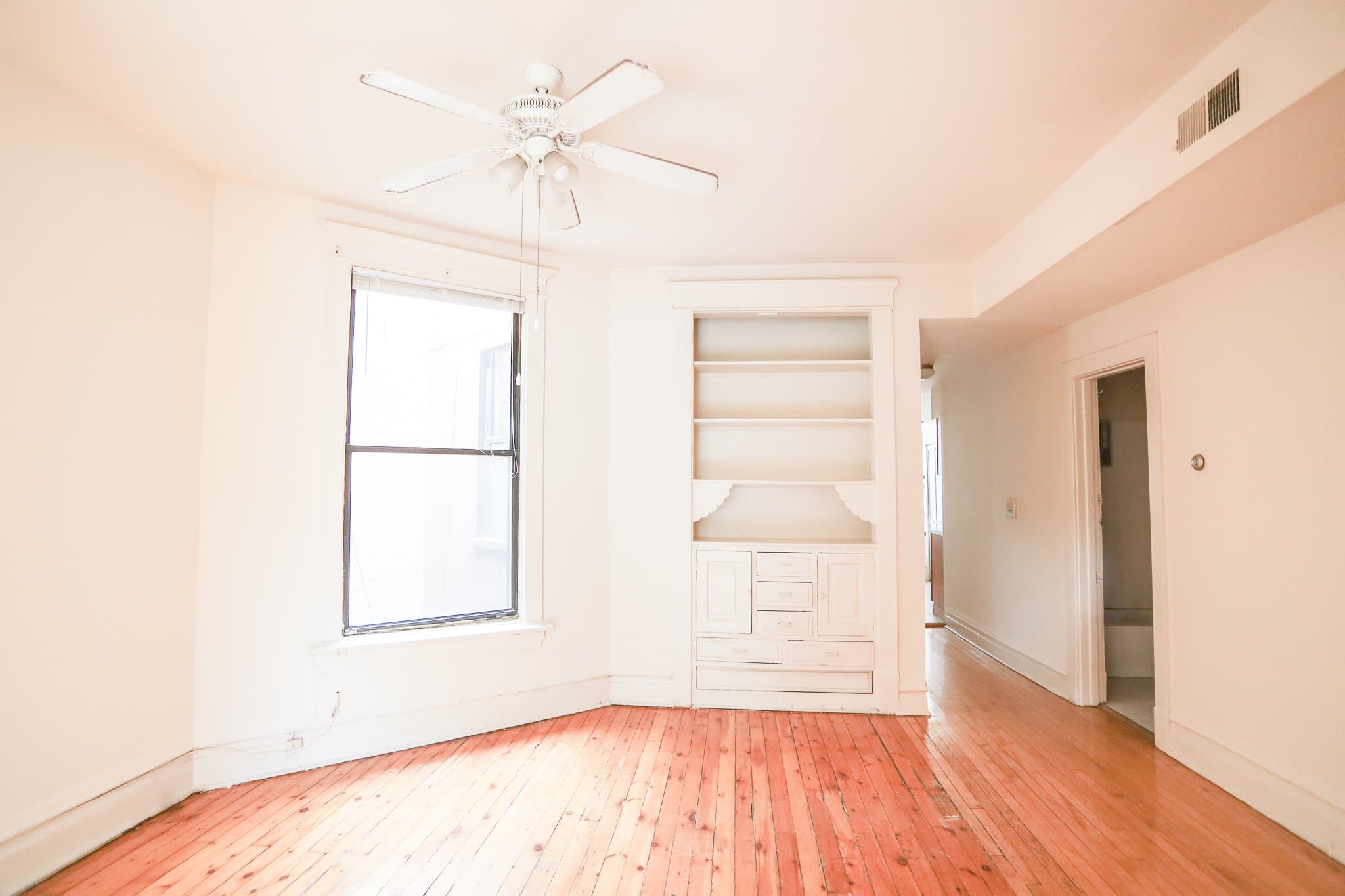 Chicago Apartment: 840 Cornelia