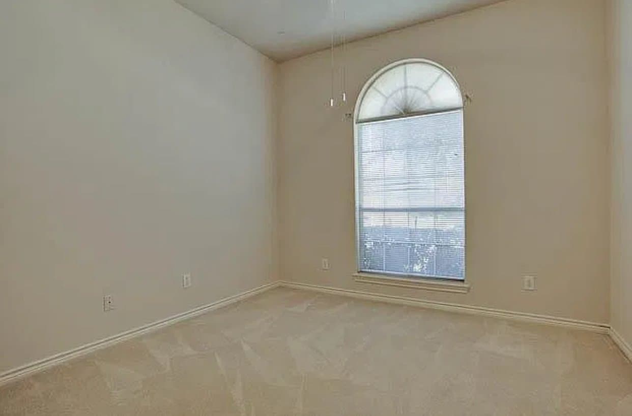 Carrolton House: 3908 Walnut Grove Ln,