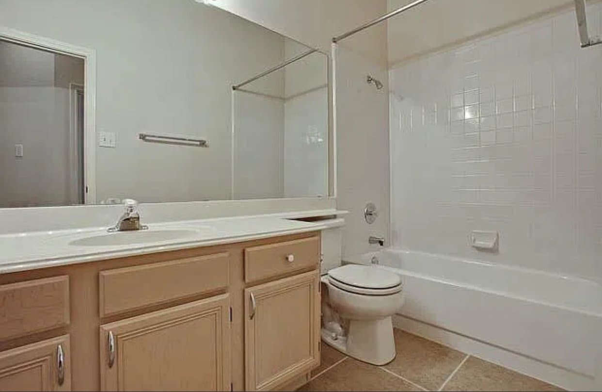 Carrolton House: 3908 Walnut Grove Ln,